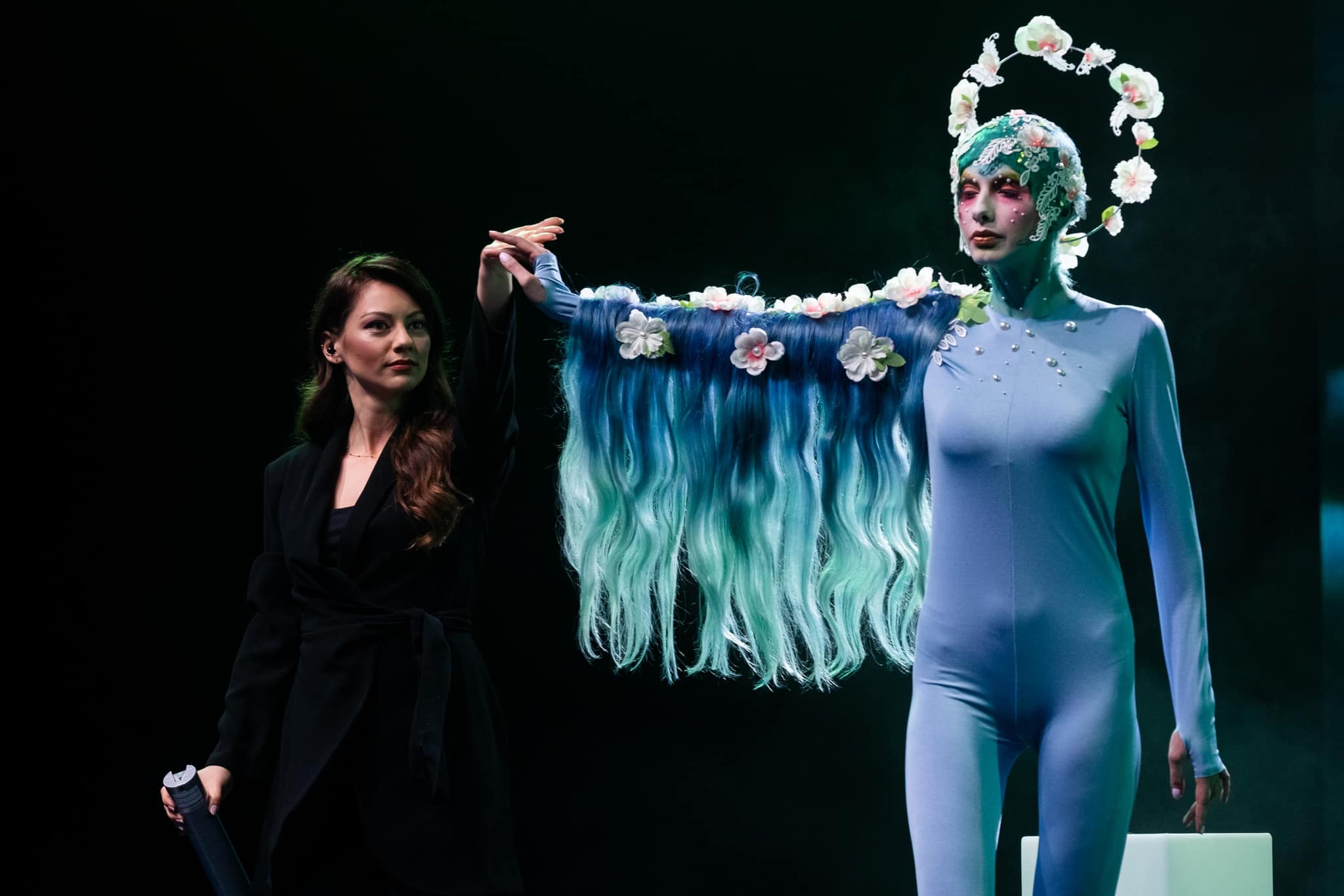 L'Oreal_ceremony_blue_lady